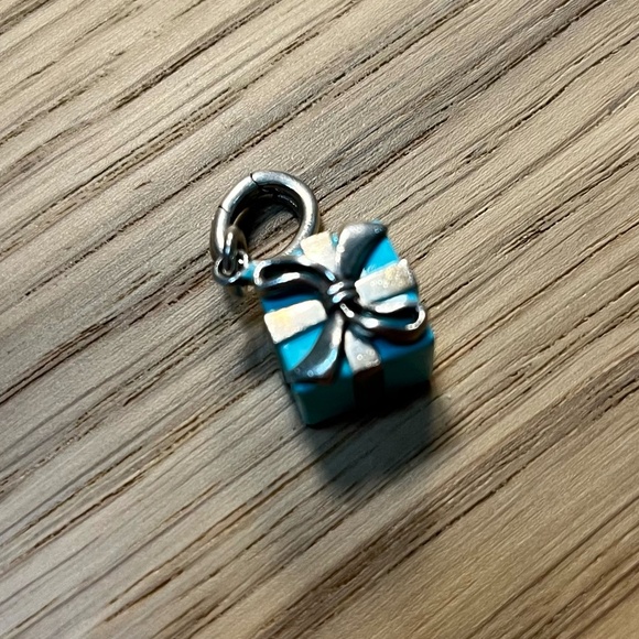 Tiffany & Co. Gift Charm - Picture 3 of 4